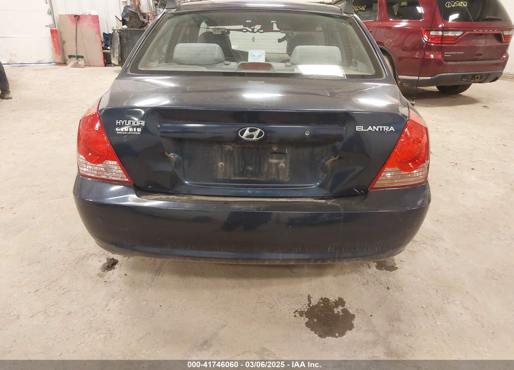 2005 HYUNDAI ELANTRA VIN: KMHDN46D05U925717