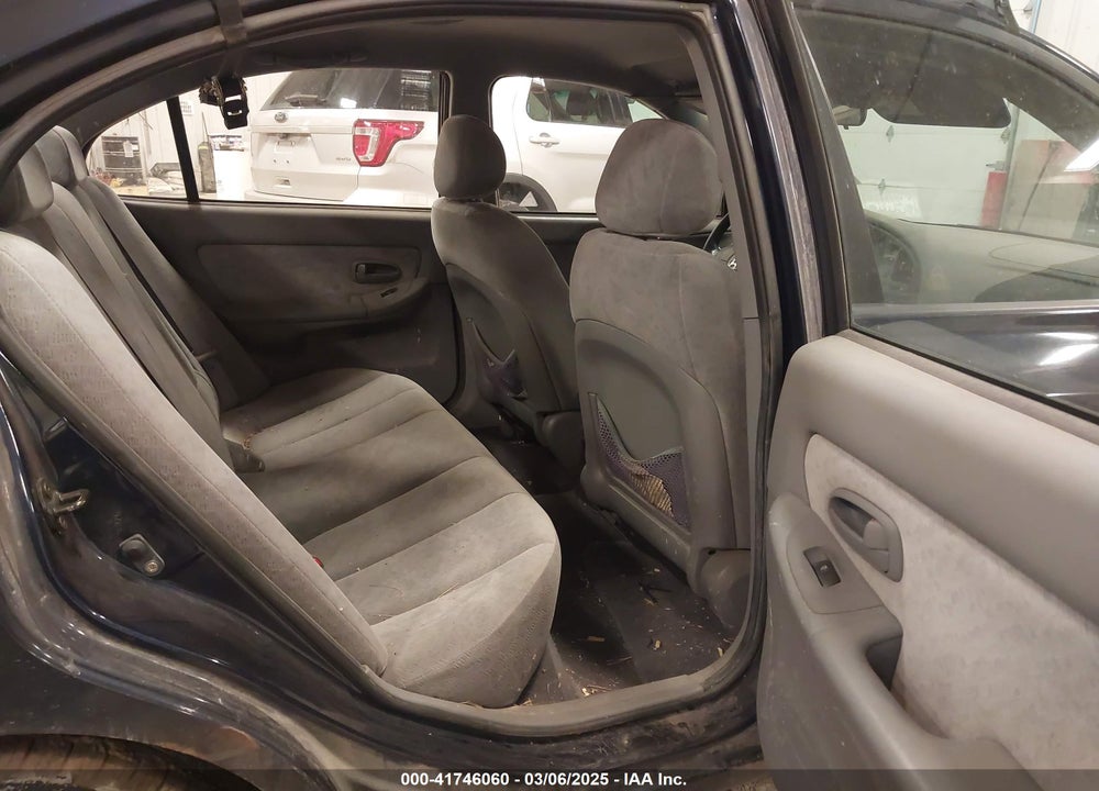 2005 HYUNDAI ELANTRA VIN: KMHDN46D05U925717