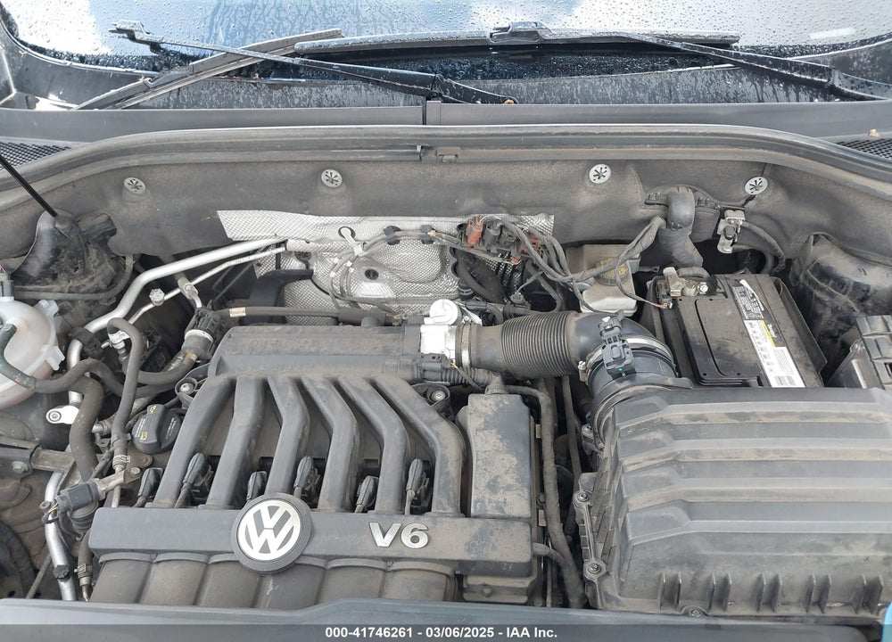 2018 VOLKSWAGEN ATLAS VIN: 1V2KR2CA1JC543807