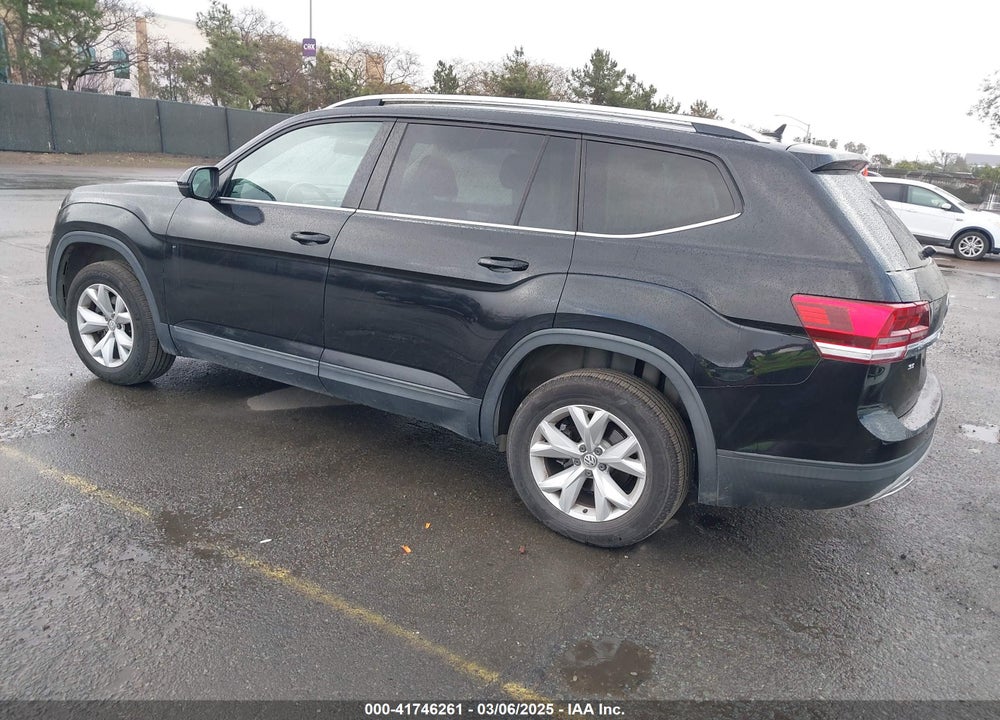 2018 VOLKSWAGEN ATLAS VIN: 1V2KR2CA1JC543807