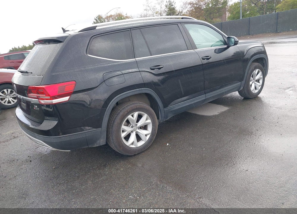2018 VOLKSWAGEN ATLAS VIN: 1V2KR2CA1JC543807