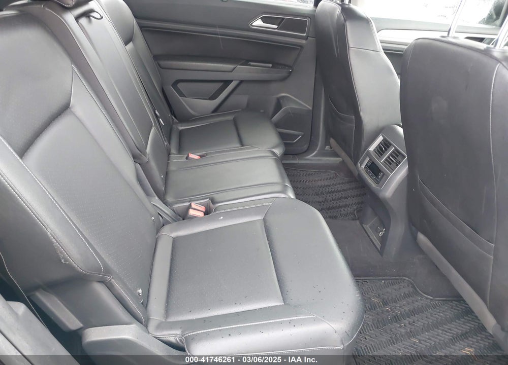 2018 VOLKSWAGEN ATLAS VIN: 1V2KR2CA1JC543807