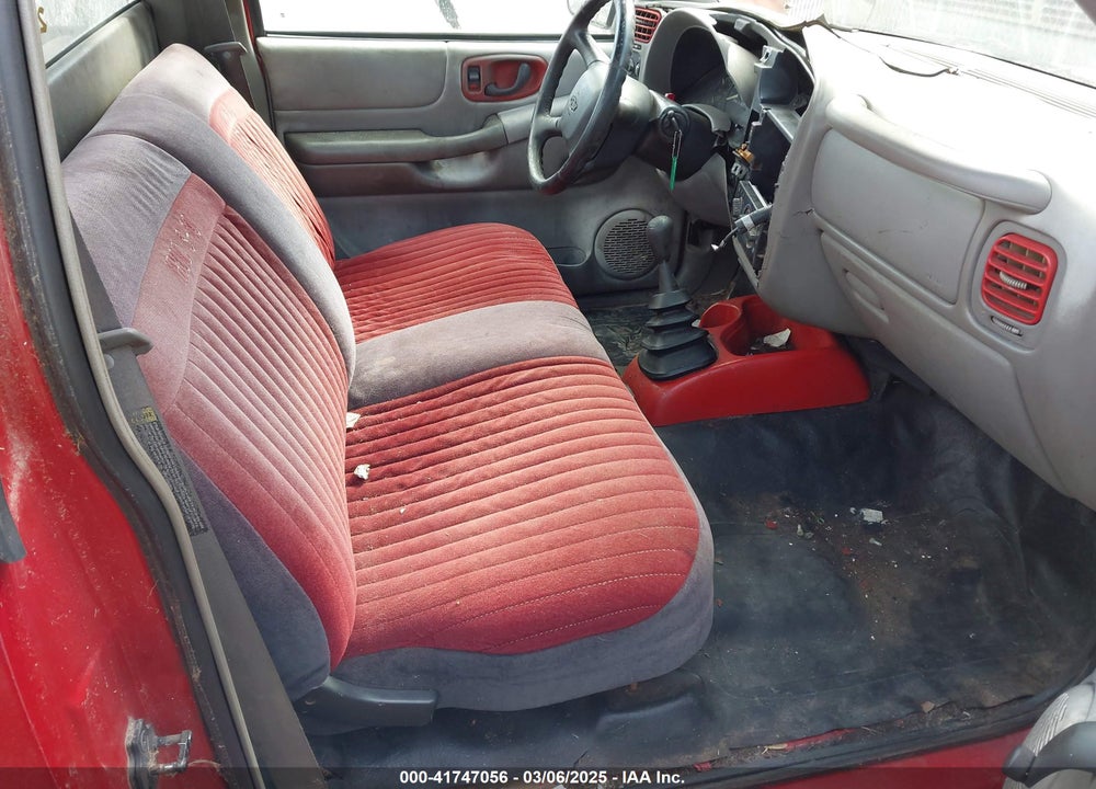 2000 CHEVROLET S-10 VIN: 1GCCS1457Y8273047
