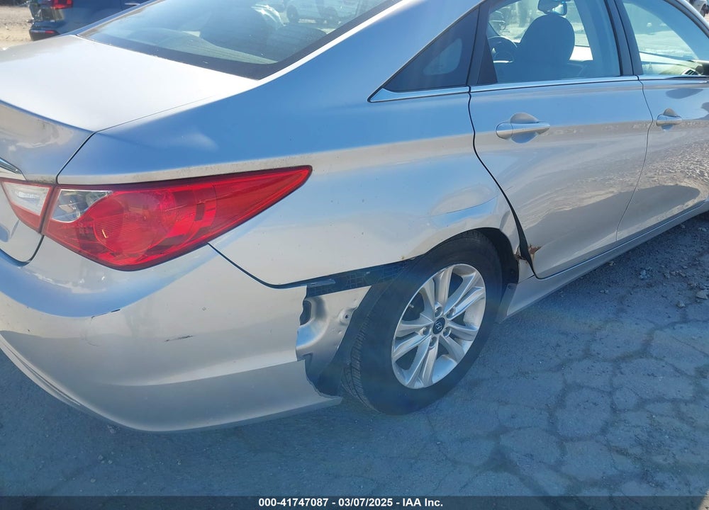 2013 HYUNDAI SONATA VIN: 5NPEB4AC4DH710852