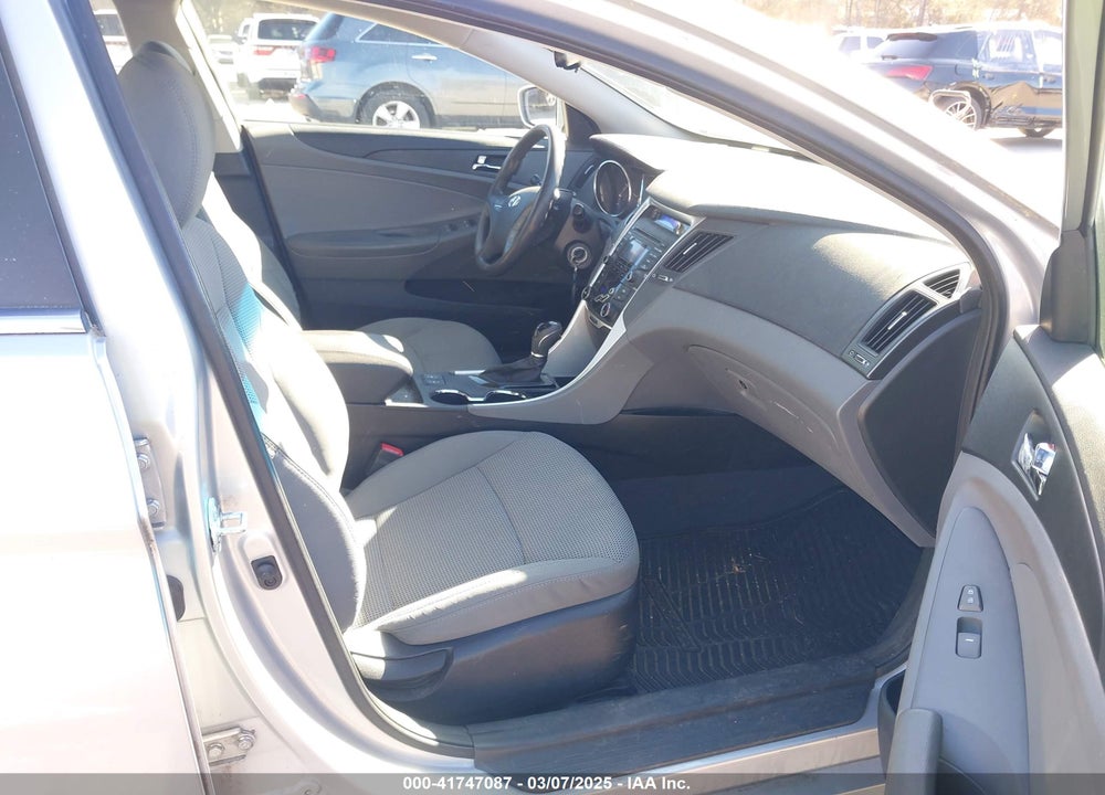 2013 HYUNDAI SONATA VIN: 5NPEB4AC4DH710852