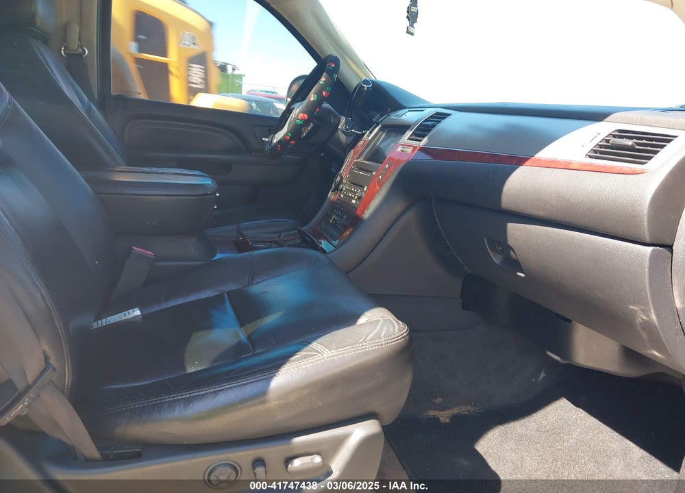 2010 CADILLAC ESCALADE LUXURY VIN: 1GYUKBEF1AR270222