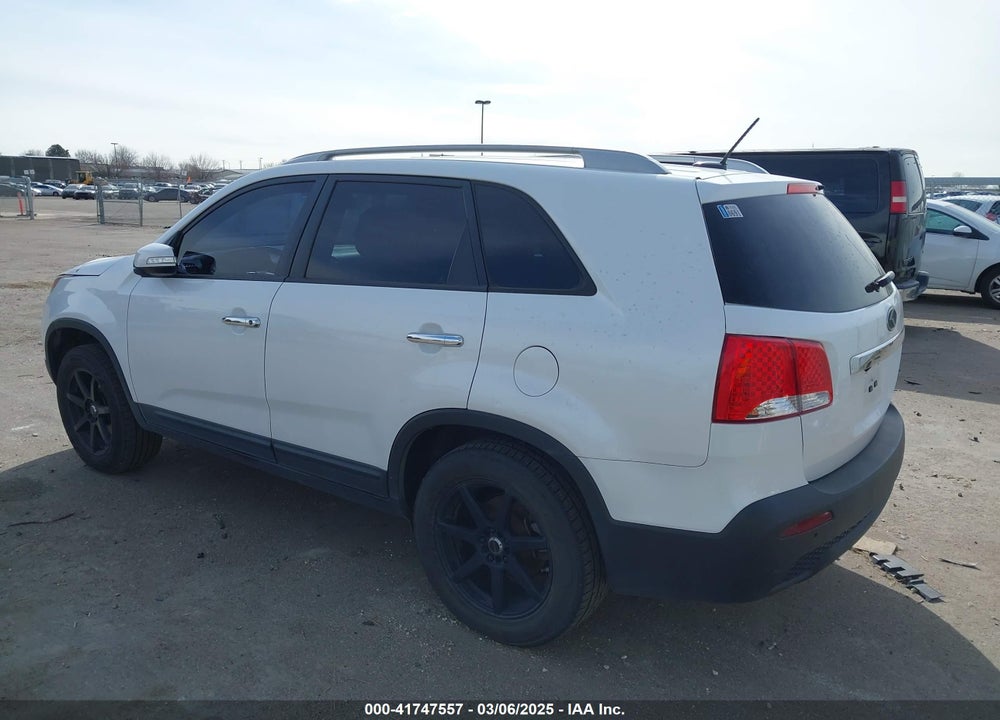 2013 KIA SORENTO VIN: 5XYKT4A66DG329845