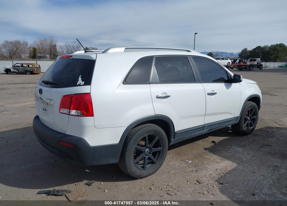 2013 KIA SORENTO VIN: 5XYKT4A66DG329845