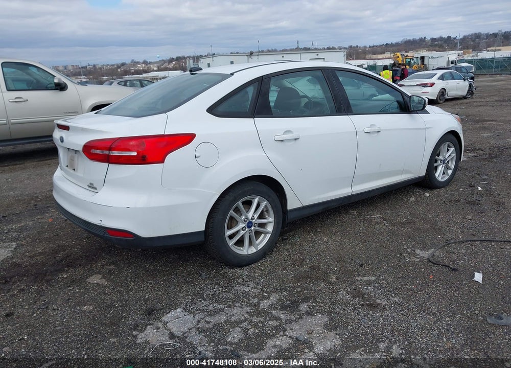 2015 FORD FOCUS SE VIN: 1FADP3F28FL335110