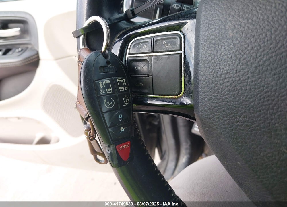 2017 DODGE GRAND CARAVAN VIN: 2C4RDGCG9HR749698