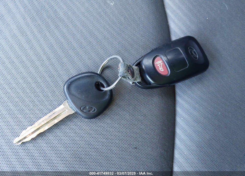 2013 HYUNDAI ELANTRA GLS VIN: KMHDH4AE8DU761235