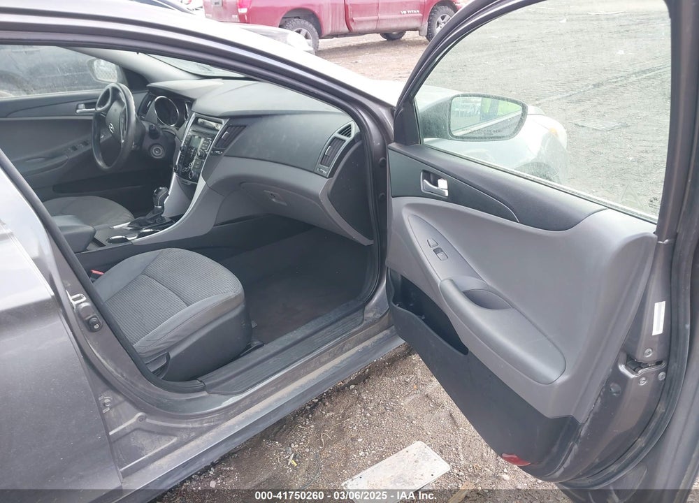 2011 HYUNDAI SONATA VIN: 5NPEB4AC3BH049778