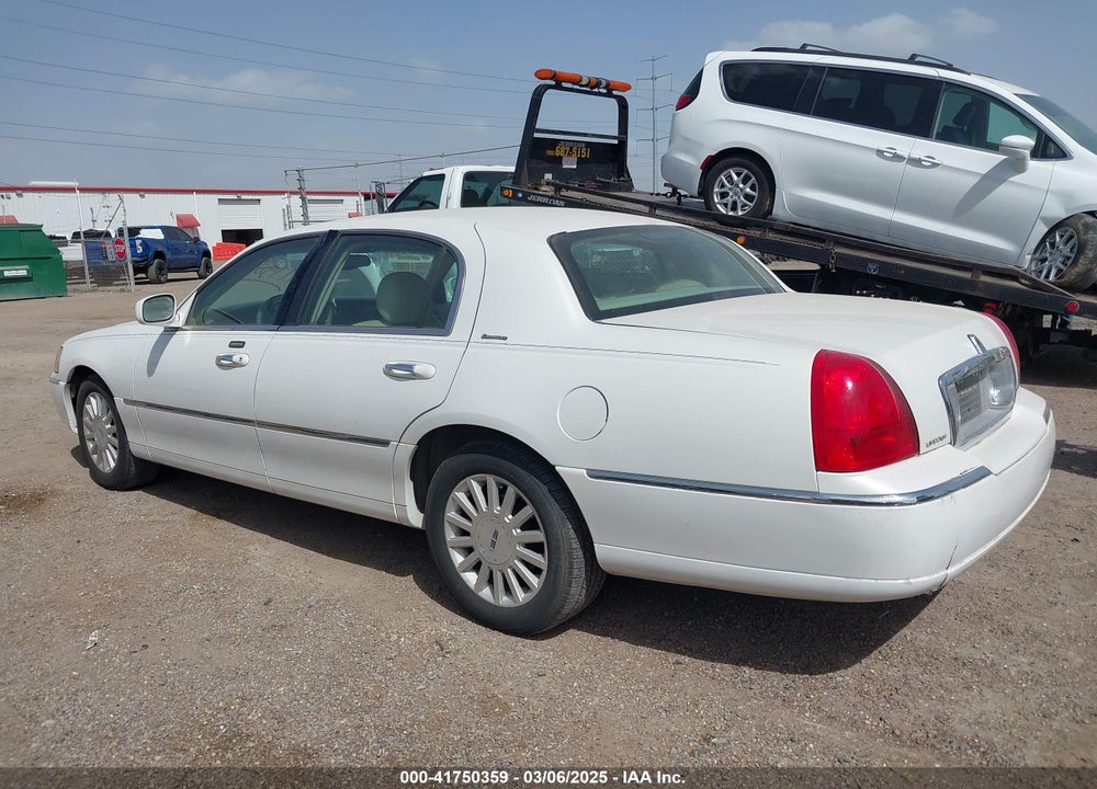 2003 LINCOLN TOWN CAR EXECUTIVE VIN: 1LNHM81W53Y630266