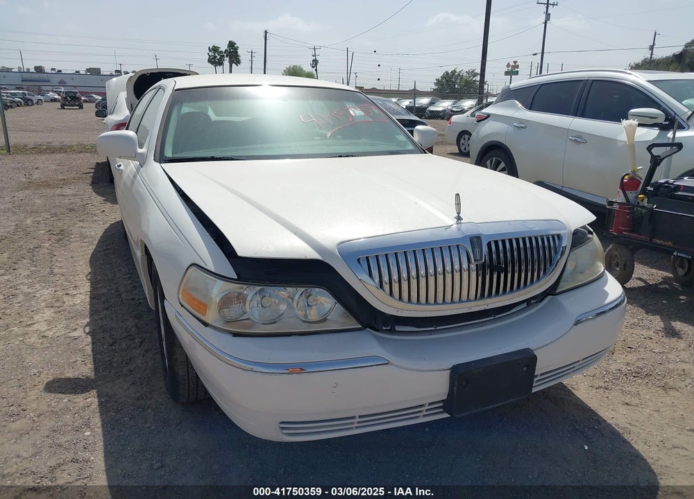2003 LINCOLN TOWN CAR EXECUTIVE VIN: 1LNHM81W53Y630266