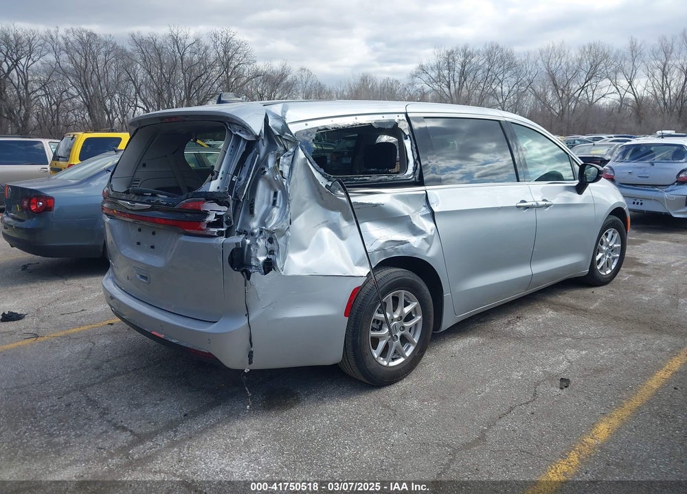 2024 CHRYSLER PACIFICA TOURING L VIN: 2C4RC1BG2RR133120