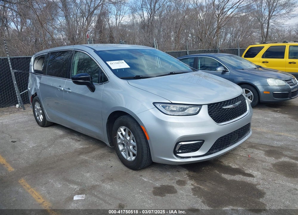 2024 CHRYSLER PACIFICA TOURING L VIN: 2C4RC1BG2RR133120