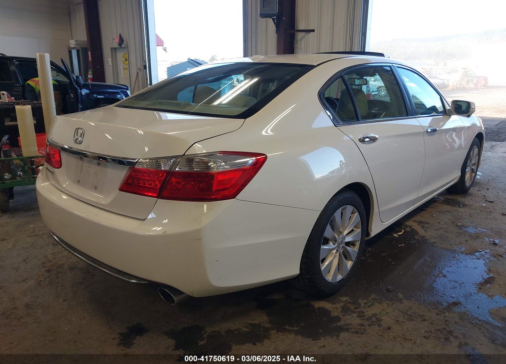 2015 HONDA ACCORD VIN: 1HGCR2F81FA062975