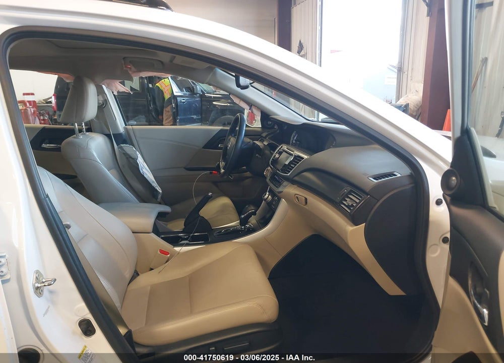 2015 HONDA ACCORD VIN: 1HGCR2F81FA062975