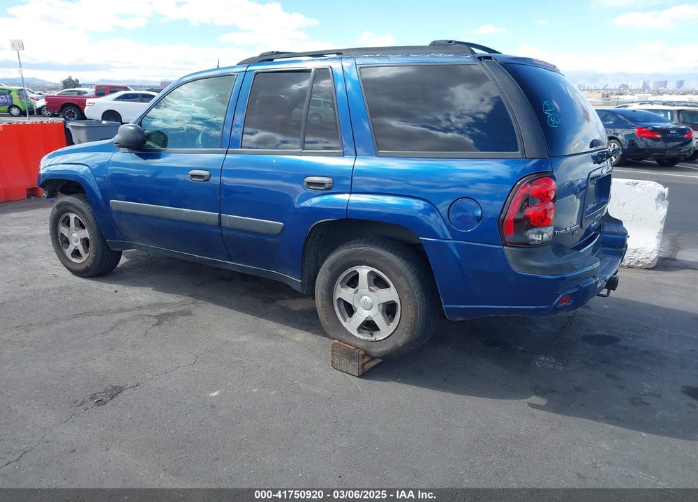 2005 CHEVROLET TRAILBLAZER LS VIN: 1GNDS13S852164047