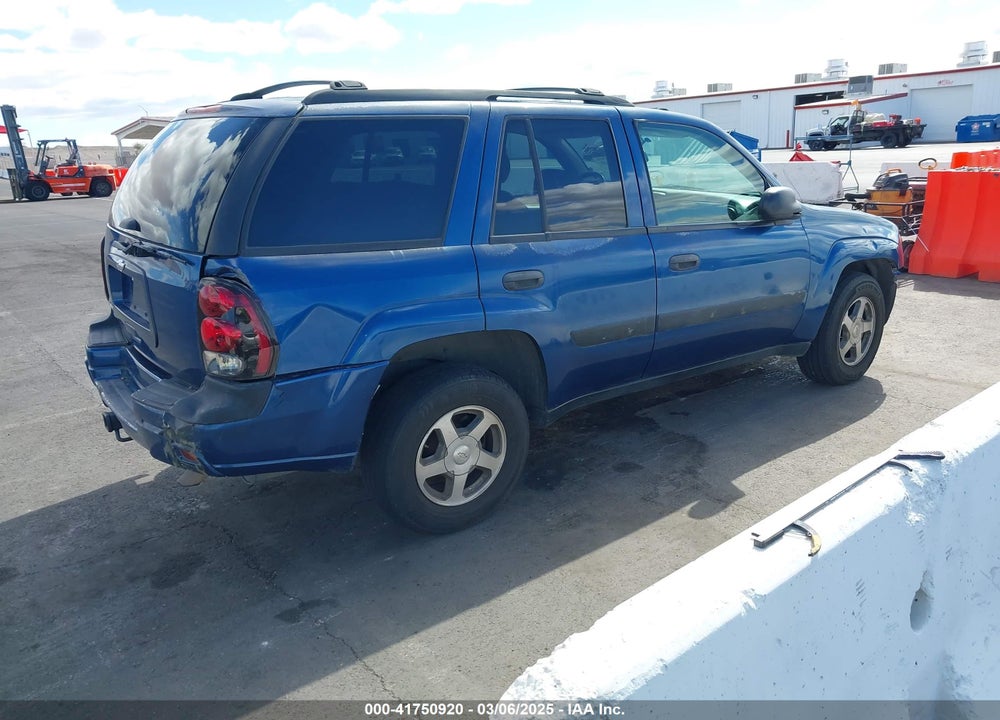 2005 CHEVROLET TRAILBLAZER LS VIN: 1GNDS13S852164047