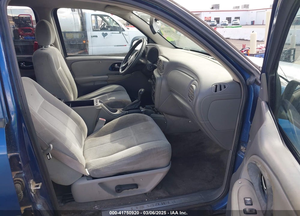 2005 CHEVROLET TRAILBLAZER LS VIN: 1GNDS13S852164047