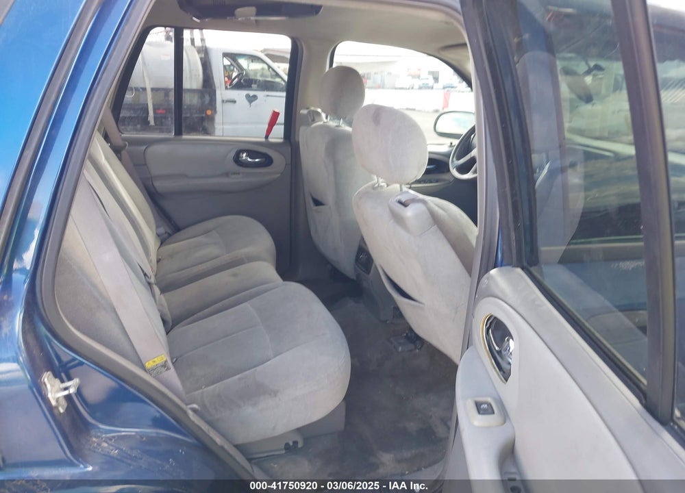 2005 CHEVROLET TRAILBLAZER LS VIN: 1GNDS13S852164047