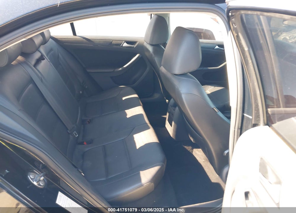 2014 VOLKSWAGEN JETTA VIN: 3VWD17AJ1EM238553