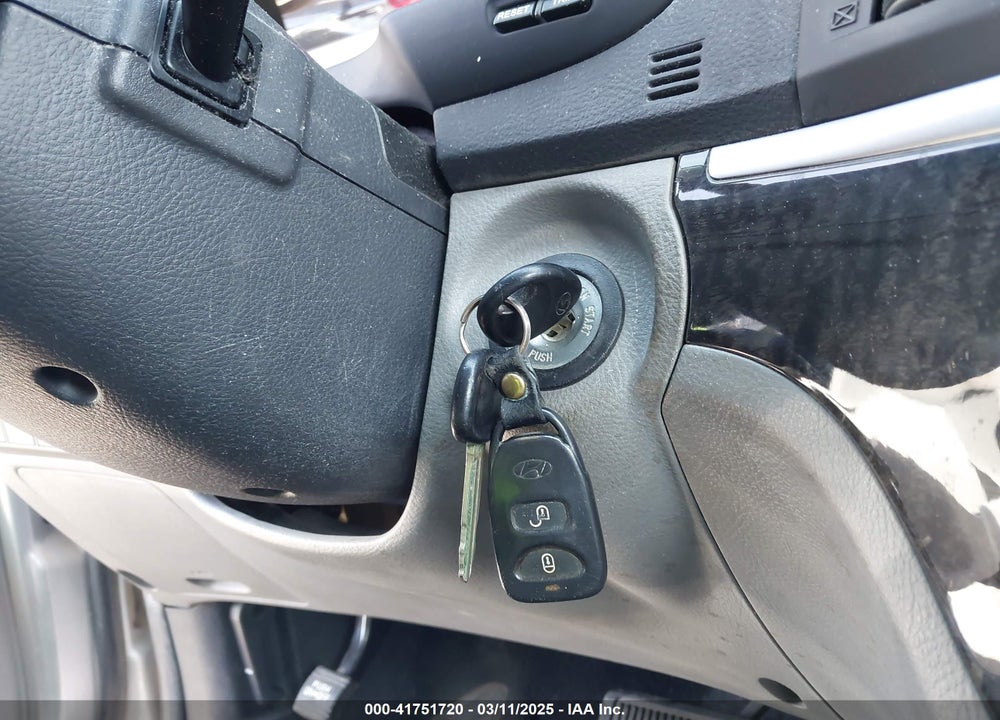 2008 HYUNDAI SANTA FE VIN: 5NMSG13D08H203569