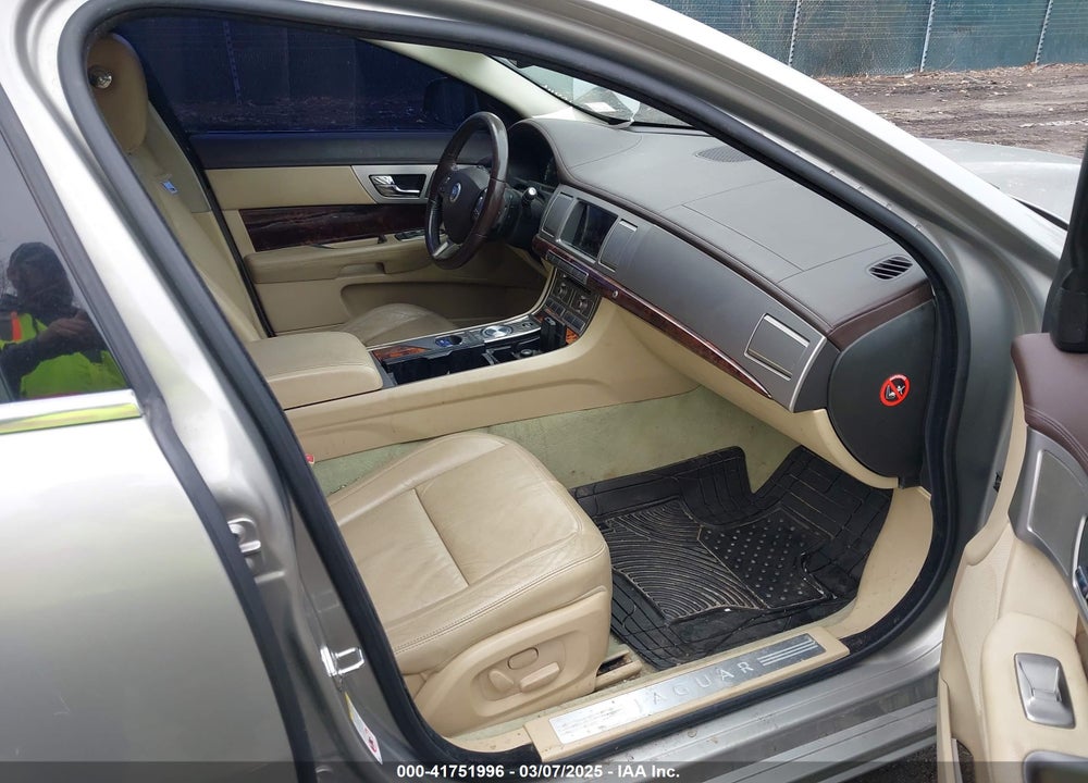 2011 JAGUAR XF VIN: SAJWA0FB5BLR93854