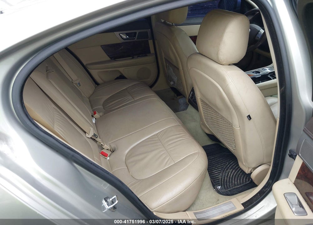 2011 JAGUAR XF VIN: SAJWA0FB5BLR93854