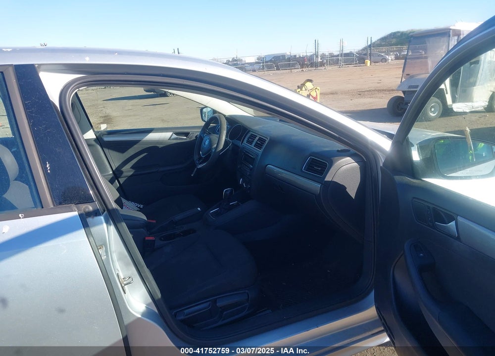 2015 VOLKSWAGEN JETTA VIN: 3VWD17AJ4FM218007