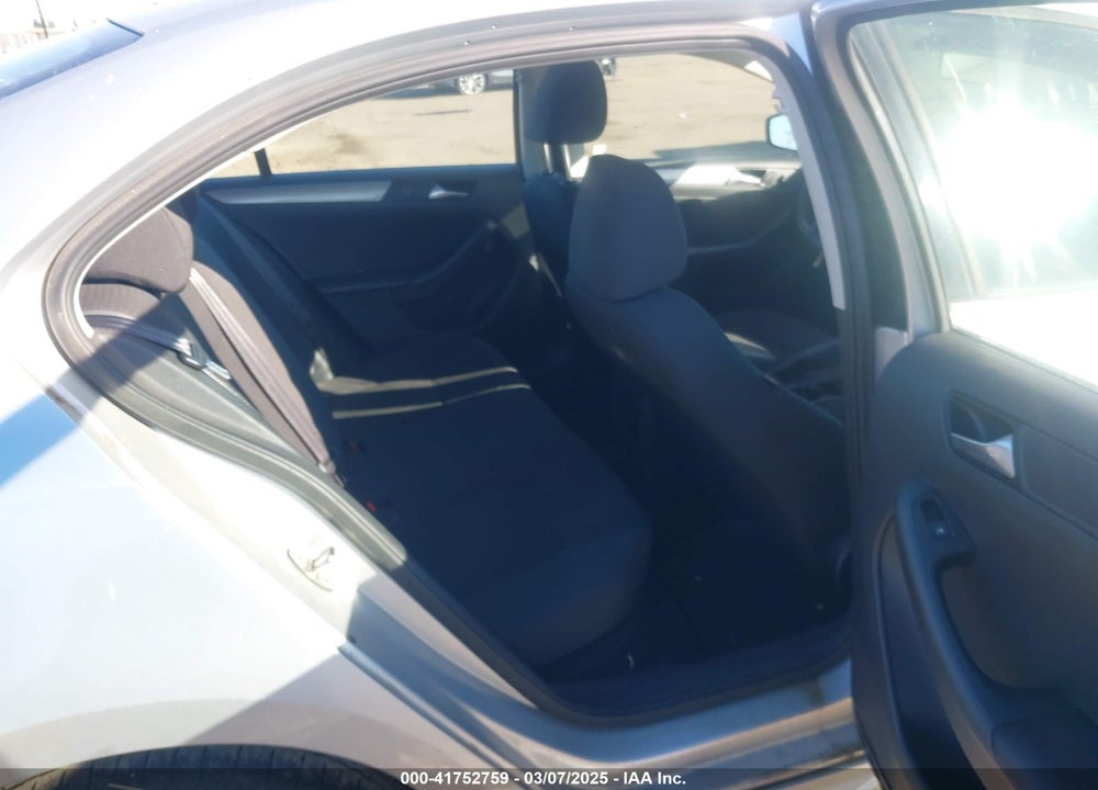 2015 VOLKSWAGEN JETTA VIN: 3VWD17AJ4FM218007