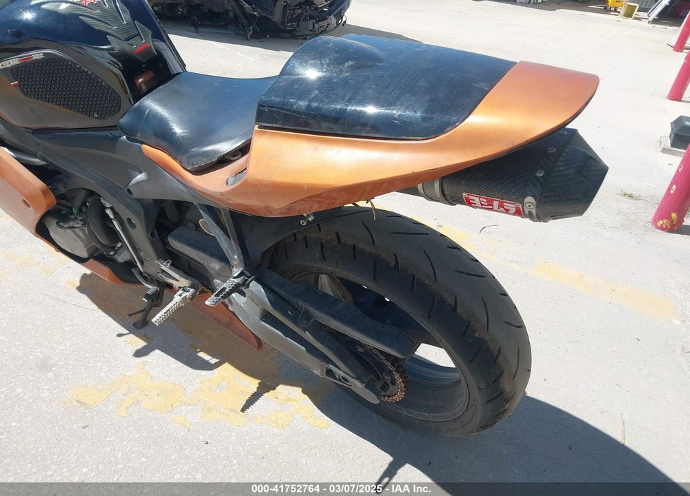 2005 HONDA CBR600 RR VIN: JH2PC37085M200371