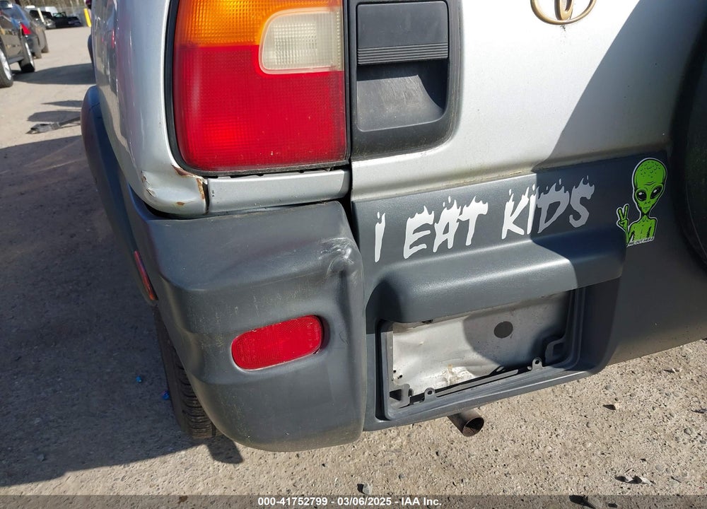 1997 TOYOTA RAV4 VIN: JT3HP10V5V7038536