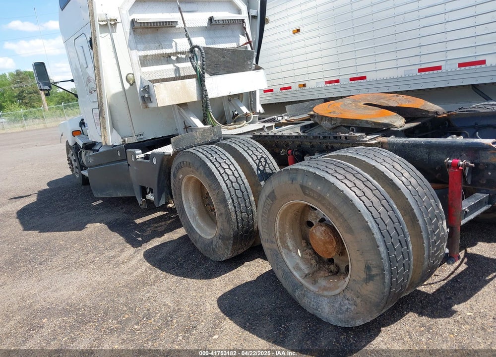 2007 KENWORTH T600 T600 VIN: 1XKADB9X47J193573