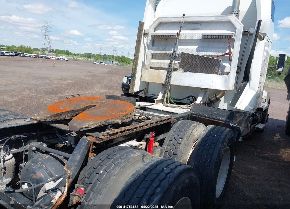 2007 KENWORTH T600 T600 VIN: 1XKADB9X47J193573