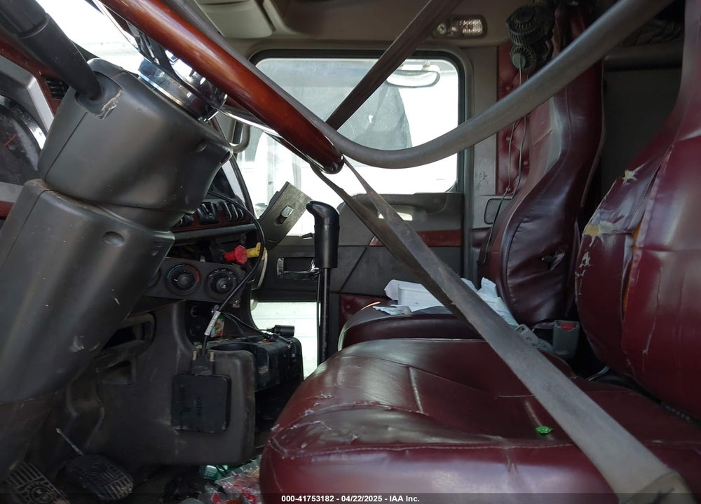 2007 KENWORTH T600 T600 VIN: 1XKADB9X47J193573