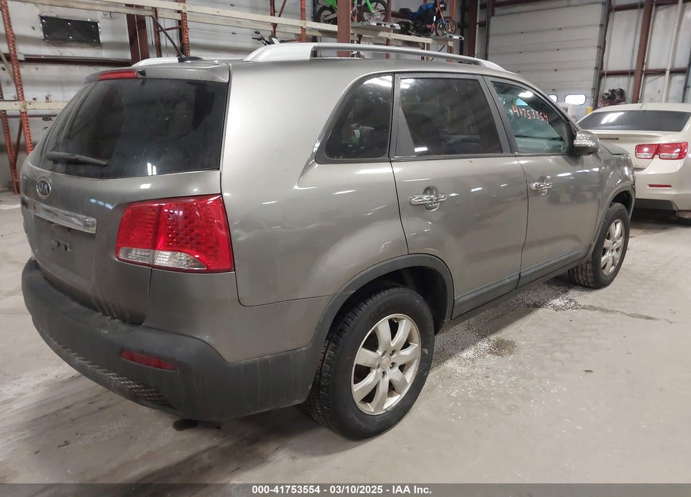 2011 KIA SORENTO VIN: 5XYKT4A2XBG113975