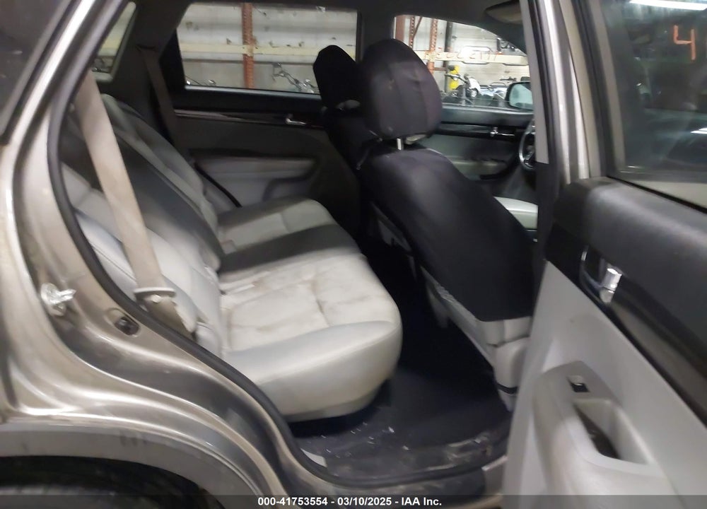 2011 KIA SORENTO VIN: 5XYKT4A2XBG113975