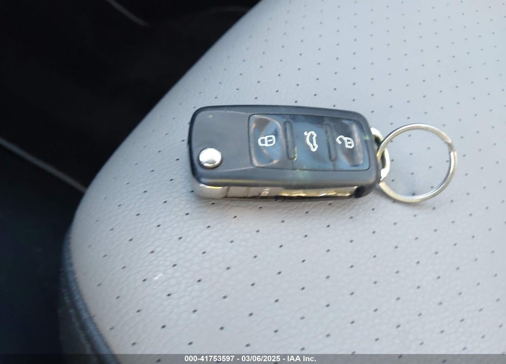 2013 VOLKSWAGEN JETTA HYBRID VIN: 3VW637AJ6DM225167