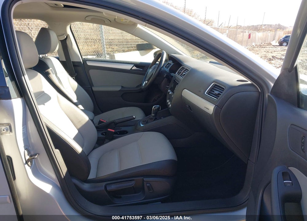 2013 VOLKSWAGEN JETTA HYBRID VIN: 3VW637AJ6DM225167