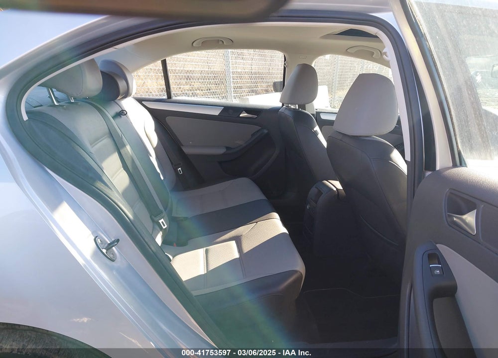 2013 VOLKSWAGEN JETTA HYBRID VIN: 3VW637AJ6DM225167