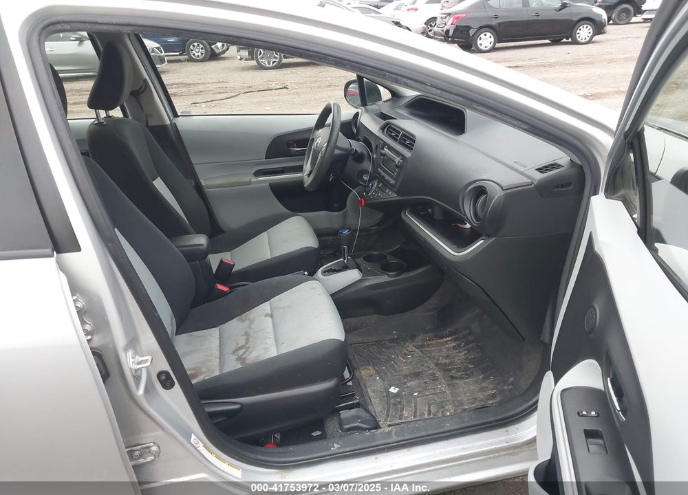 2014 TOYOTA PRIUS C VIN: JTDKDTB35E1557798