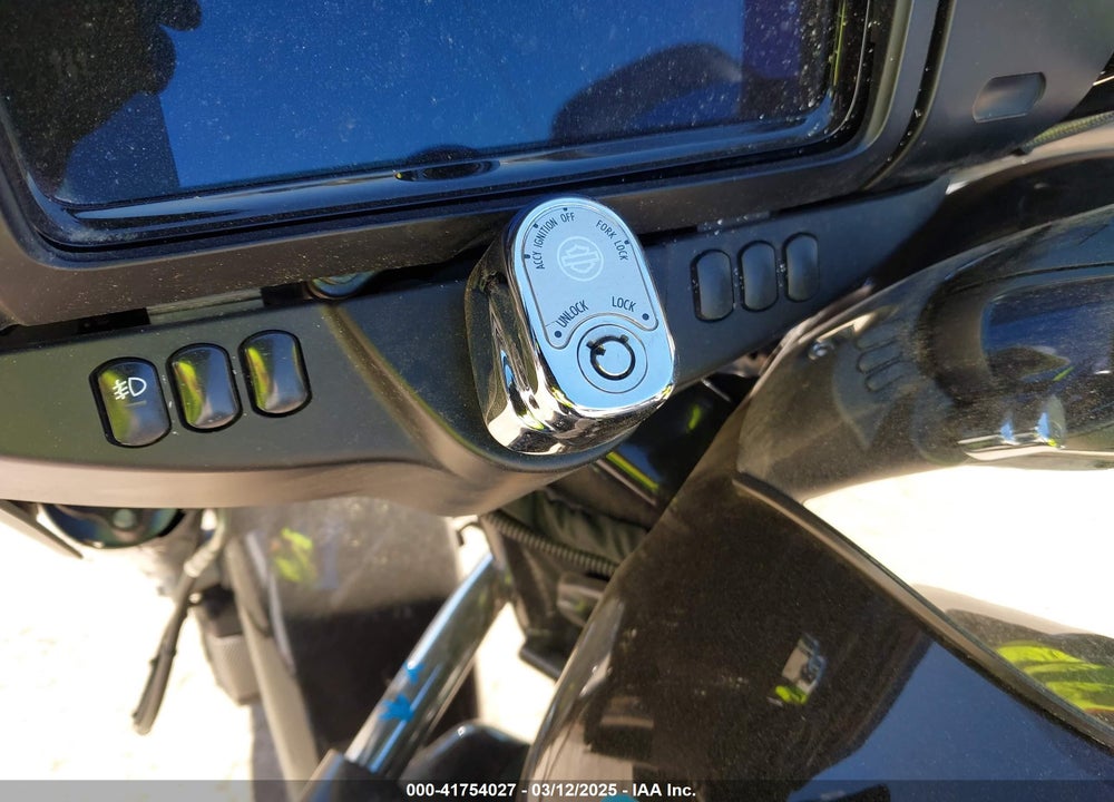 2019 HARLEY-DAVIDSON FLHTCU VIN: 1HD1FCC16KB649042