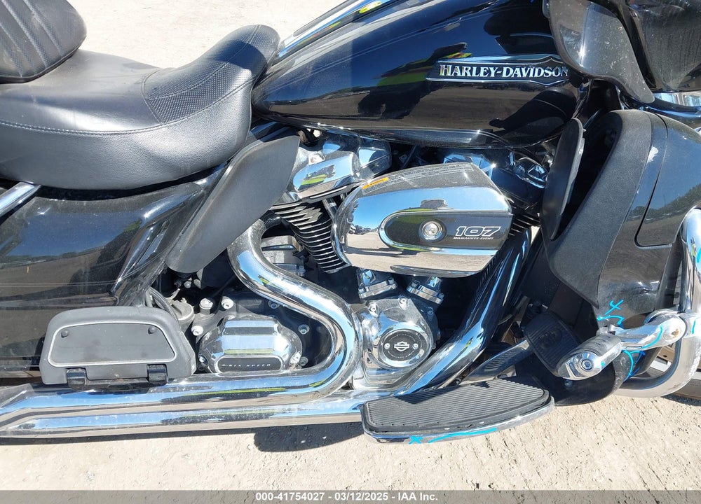 2019 HARLEY-DAVIDSON FLHTCU VIN: 1HD1FCC16KB649042