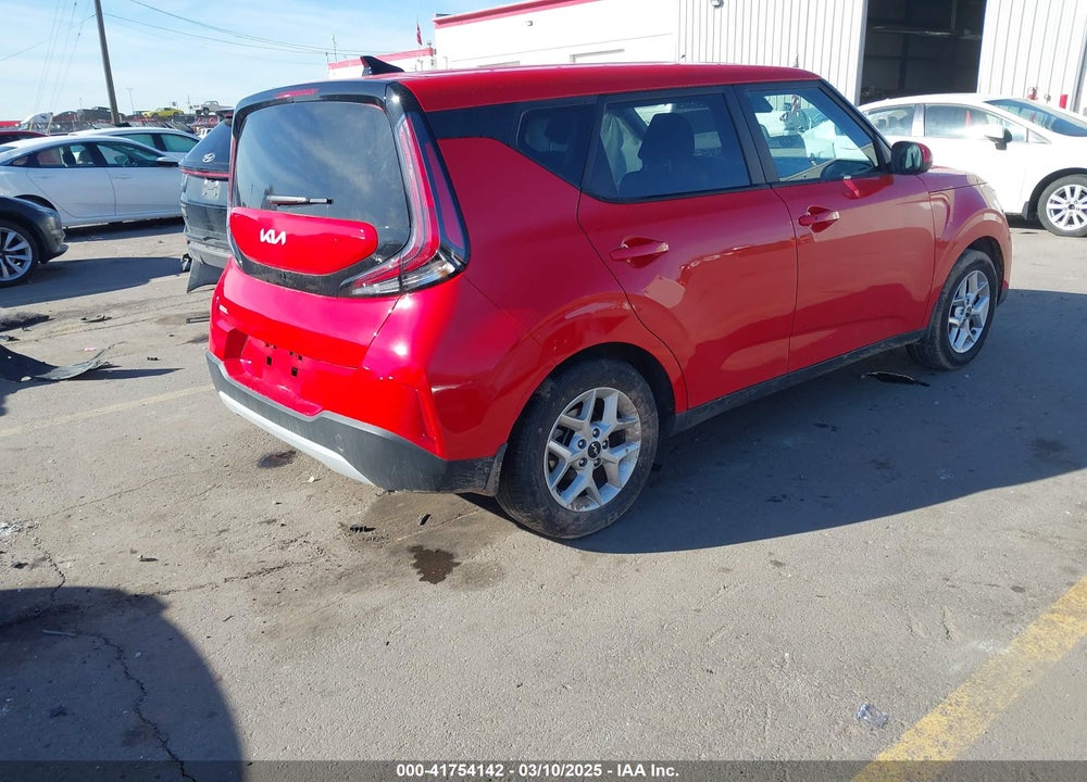 2023 KIA SOUL !/+/S VIN: KNDJ23AU2P7213695