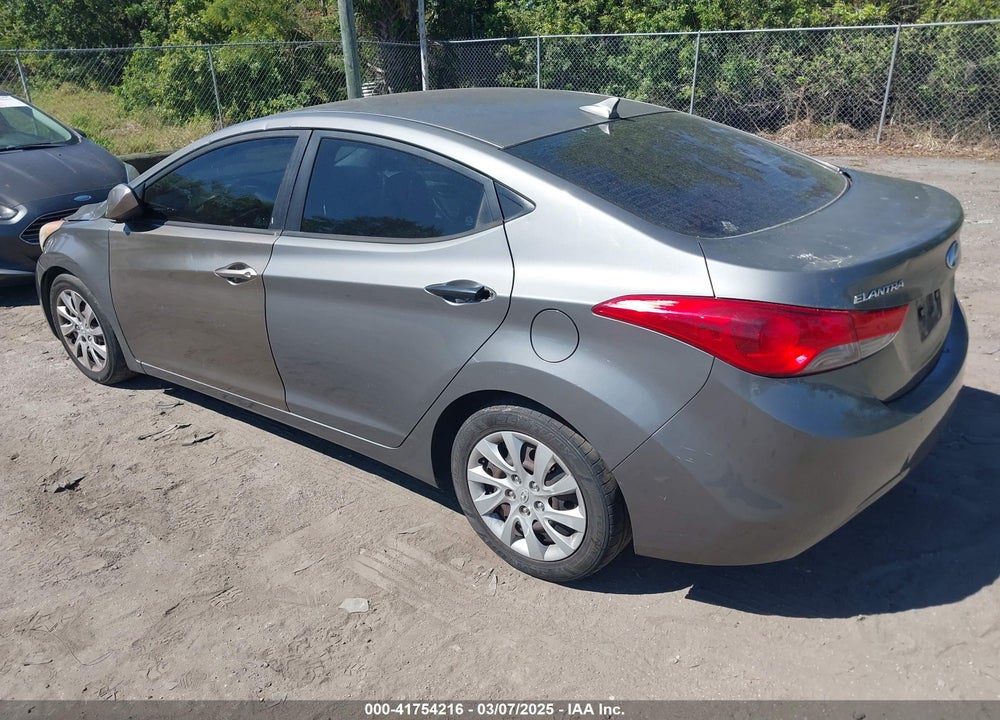 2013 HYUNDAI ELANTRA VIN: 5NPDH4AE1DH213138