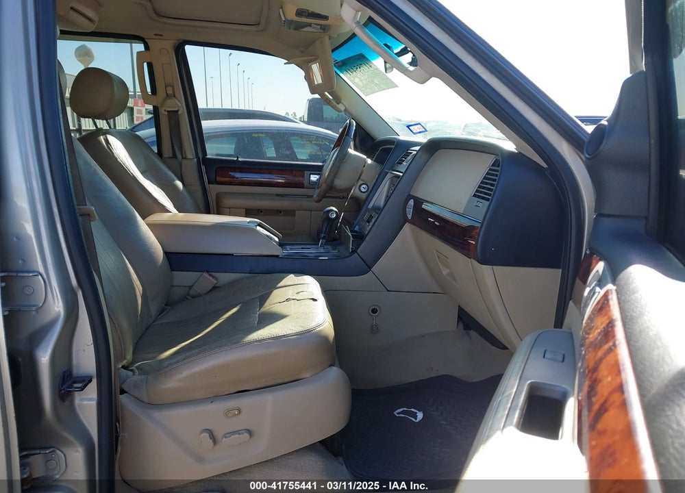 2005 LINCOLN NAVIGATOR VIN: 5LMFU28555LJ01074