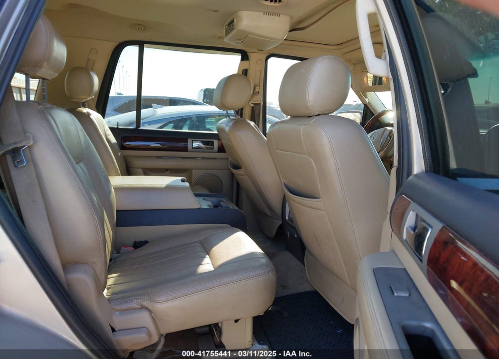2005 LINCOLN NAVIGATOR VIN: 5LMFU28555LJ01074