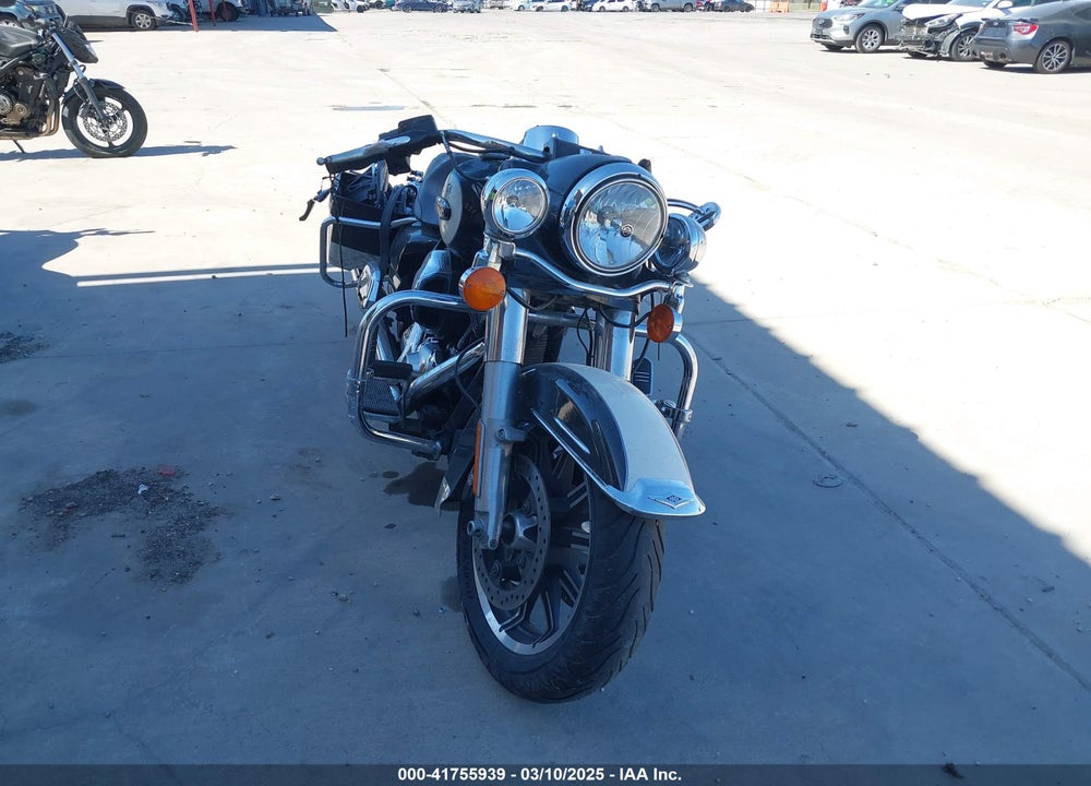 2016 HARLEY-DAVIDSON FLHP POLICE ROAD KING VIN: 1HD1FHM13GB675147
